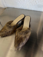 Load image into Gallery viewer, Shaggy beige heeled shoes