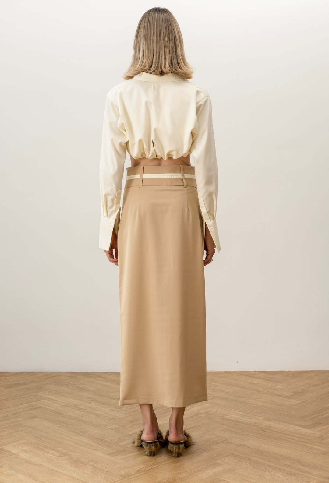 Short beige shirt