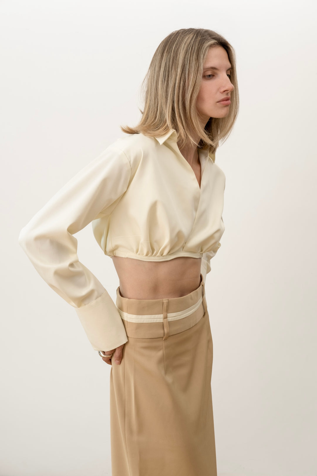 Short beige shirt