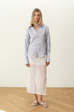 Load image into Gallery viewer, Satin shirt with flowers blue
