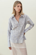 Load image into Gallery viewer, Satin shirt with flowers blue
