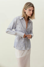 Load image into Gallery viewer, Satin shirt with flowers blue
