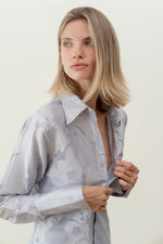 Load image into Gallery viewer, Satin shirt with flowers blue
