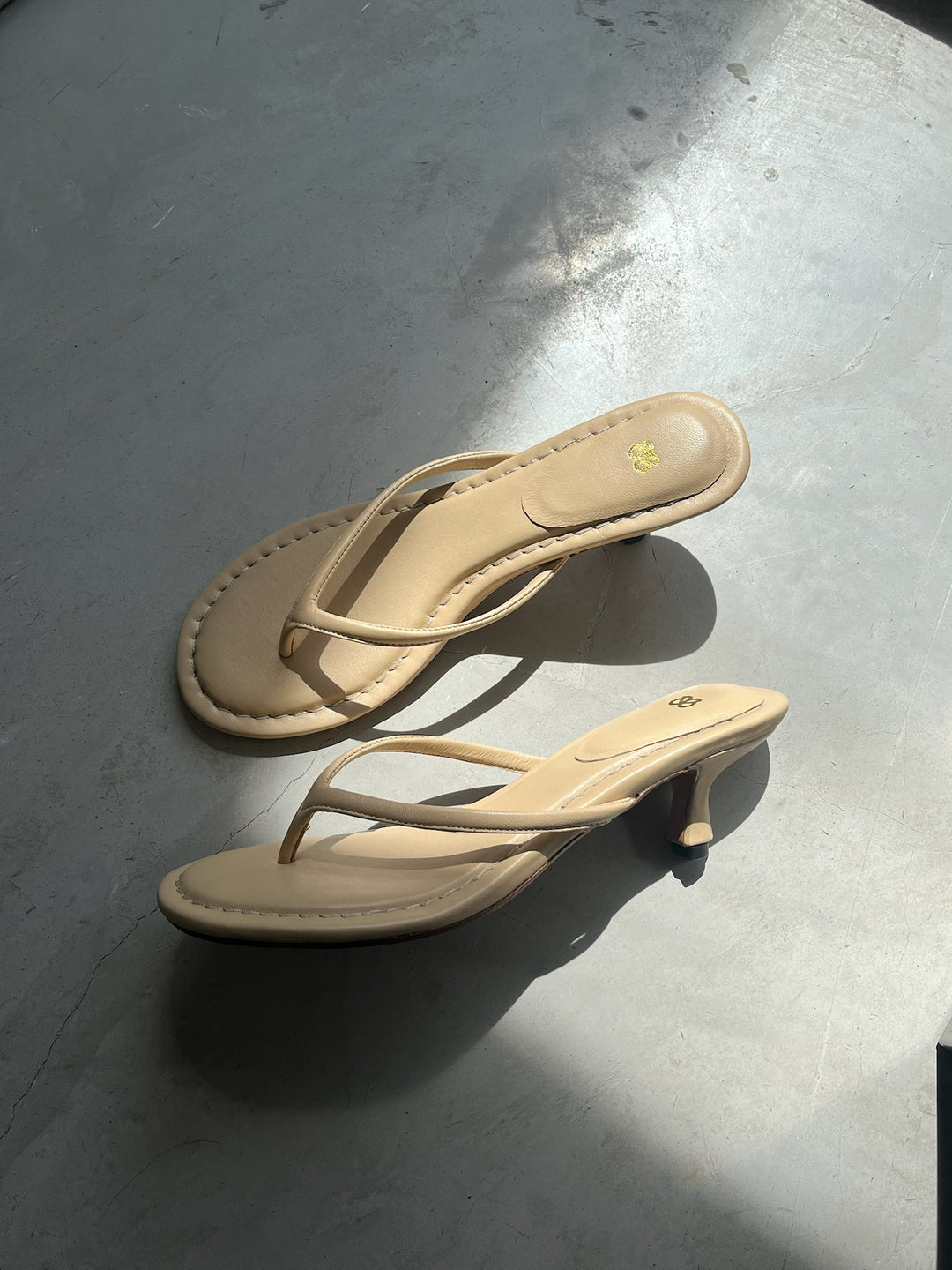 heel suede beige