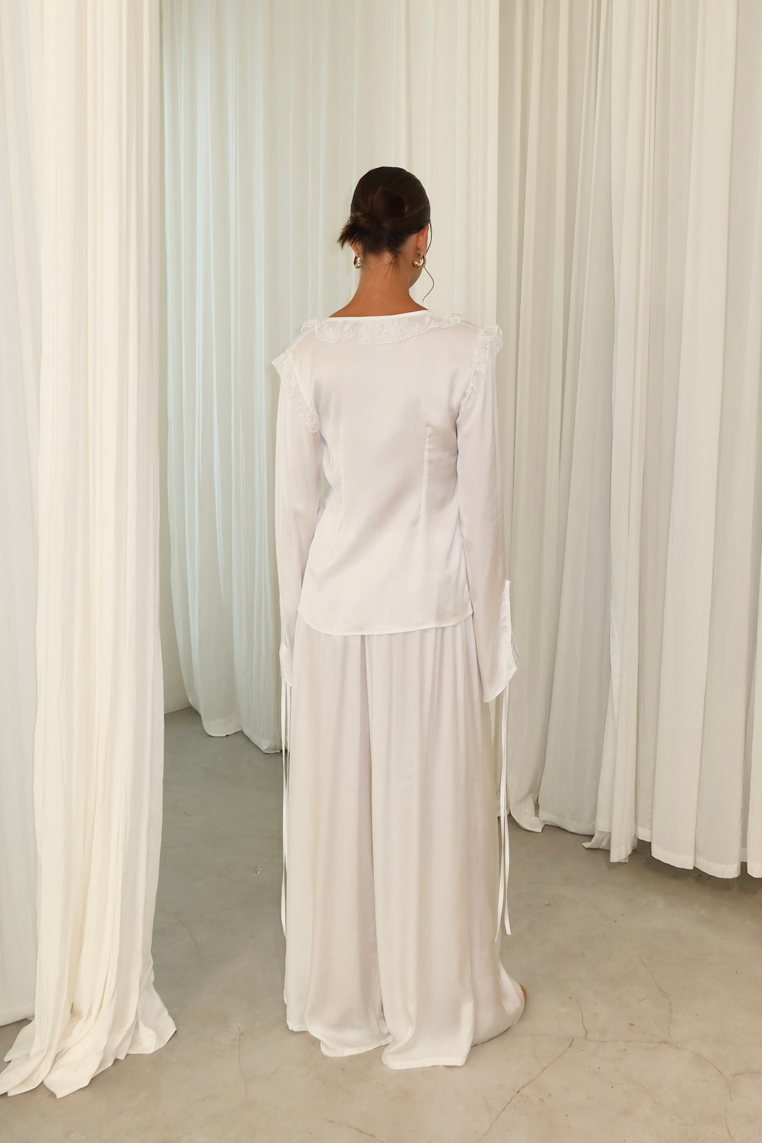 short overlay white