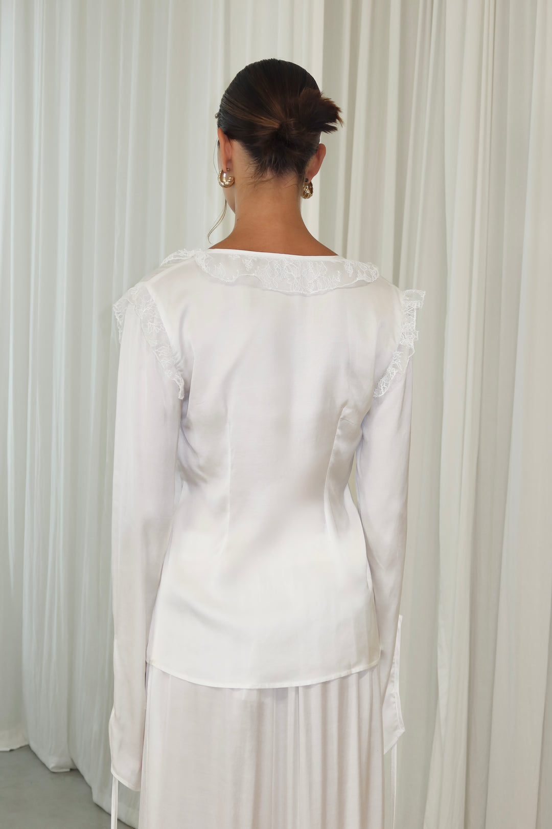 short overlay white