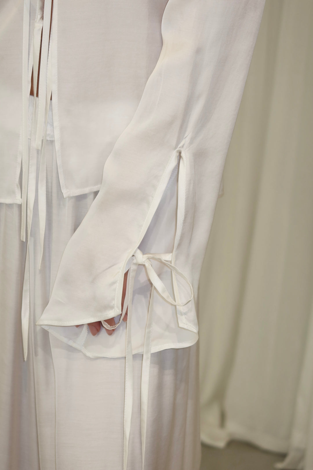 short overlay white