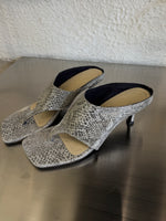 Load image into Gallery viewer, Snake print heeled shoes
