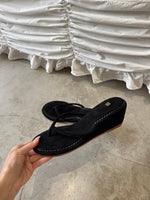Load image into Gallery viewer, wedge suede black
