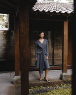 Load image into Gallery viewer, Gray striped jacket with a scarf
