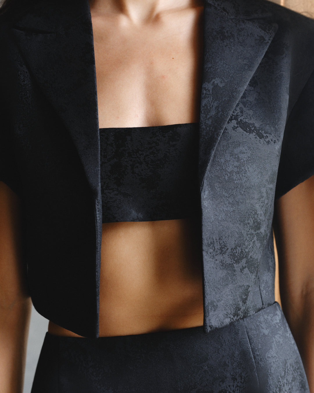Short black print jacket with a scarf